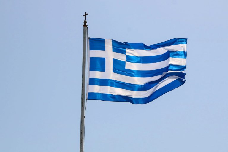 ギリシャ、2025年のギャンブル収入は小幅増、ランドベースが優勢とEEEP報告