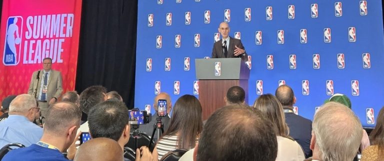 NBAのシルバコミッショナー、スポーツ賭博の「 czar 」導入を支持