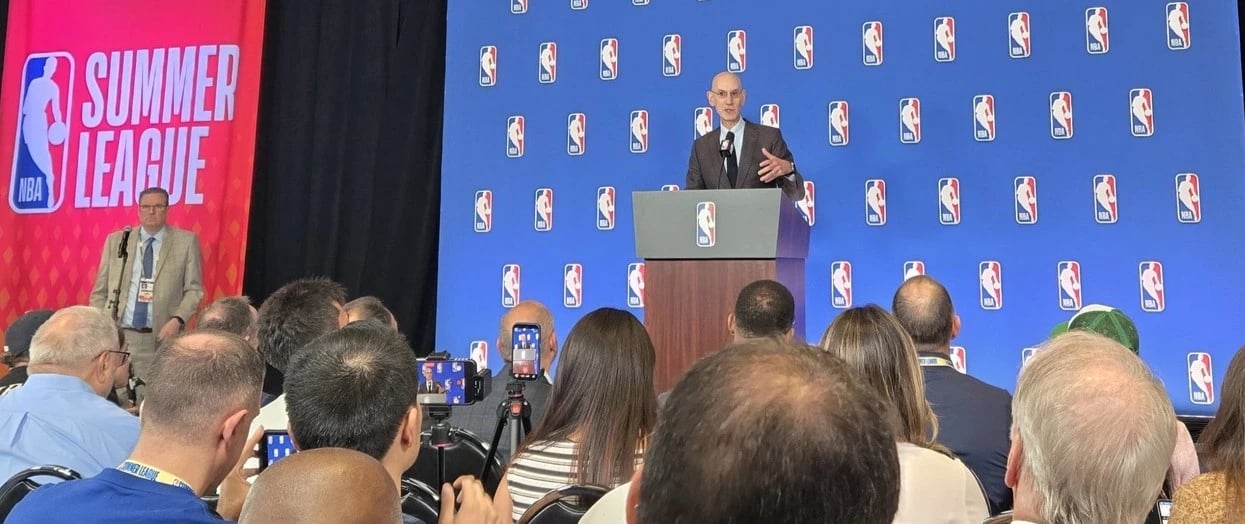 NBAのシルバコミッショナー、スポーツ賭博の「 czar 」導入を支持